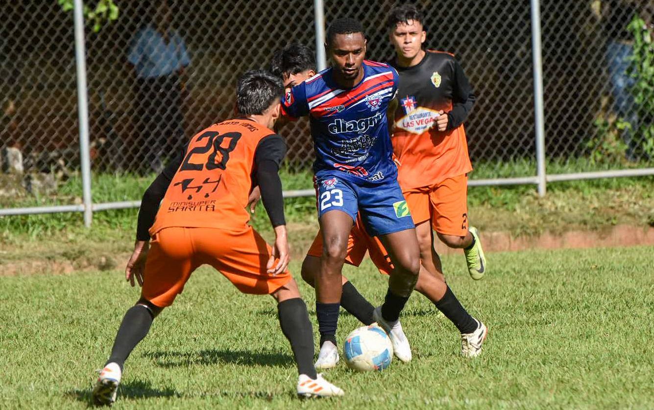 Sesión de muchos amistosos en la Primera División