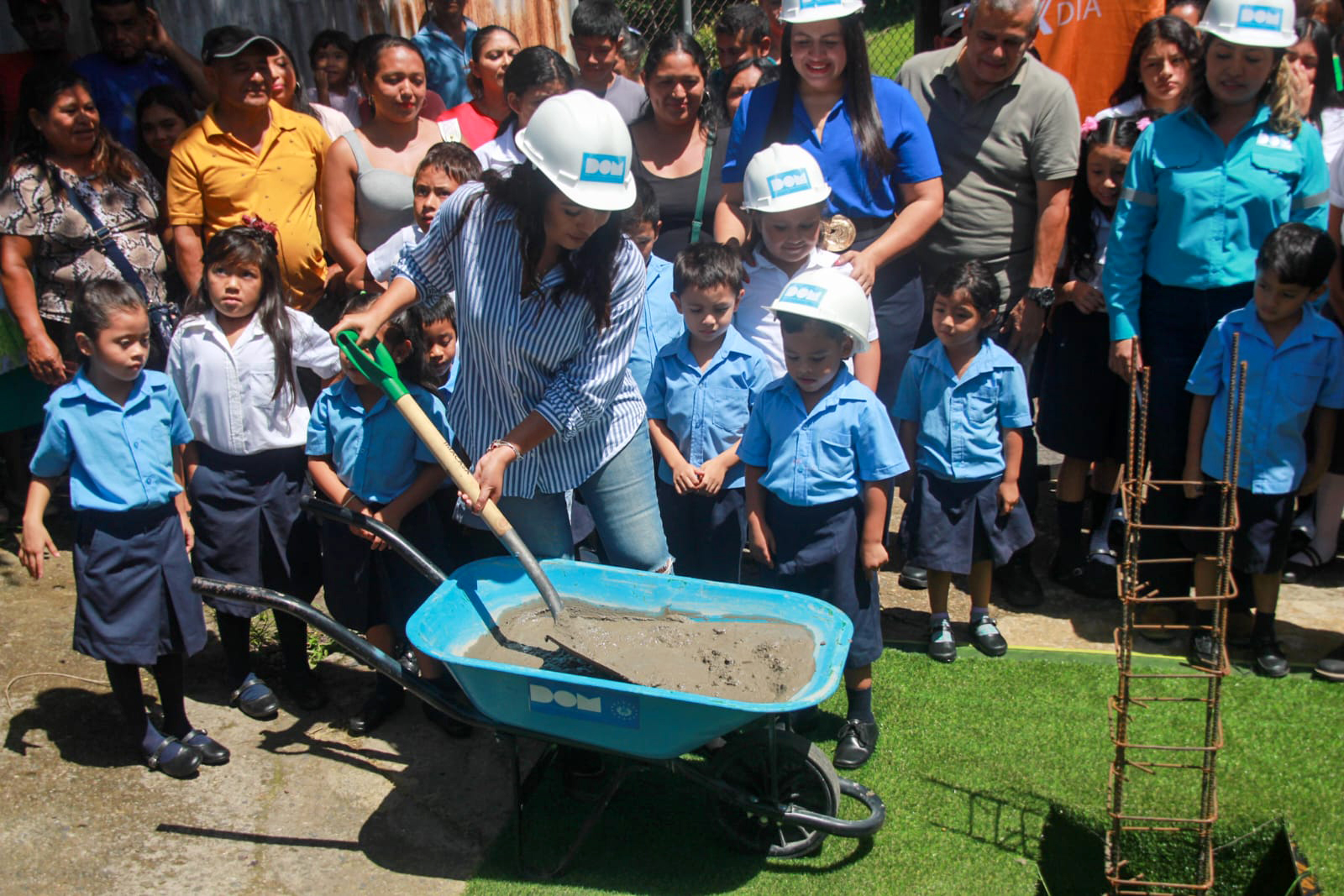 Reconstruyen un centro escolar en San Rafael Cedros