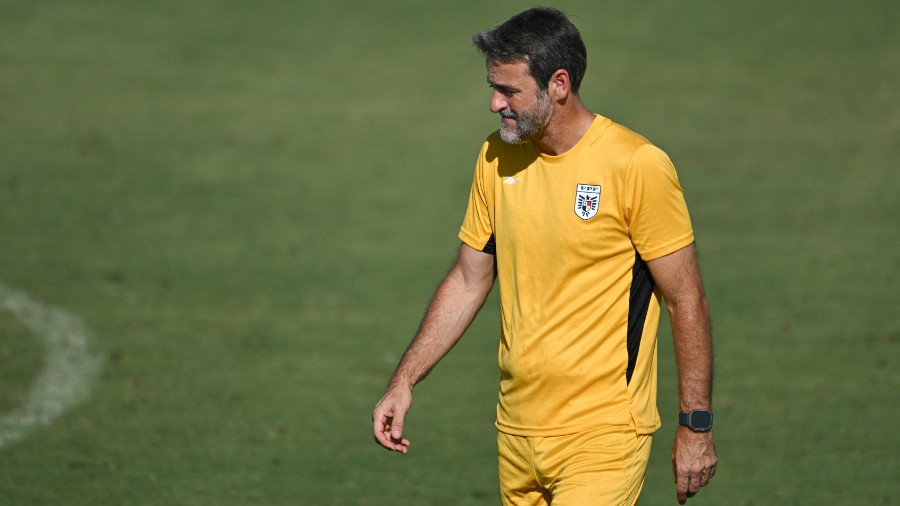 Thomas Christiansen, DT de Panamá, está de espia en Surinam