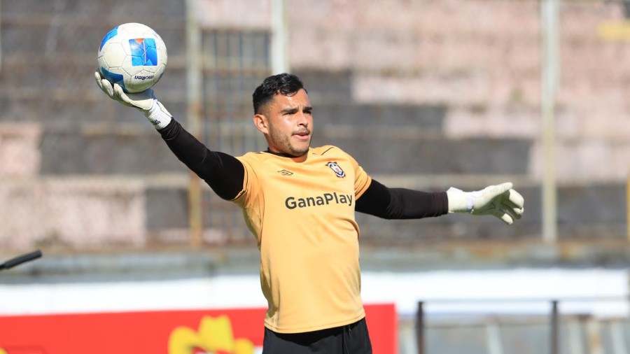 Benji Villalobos seguirá con Águila
