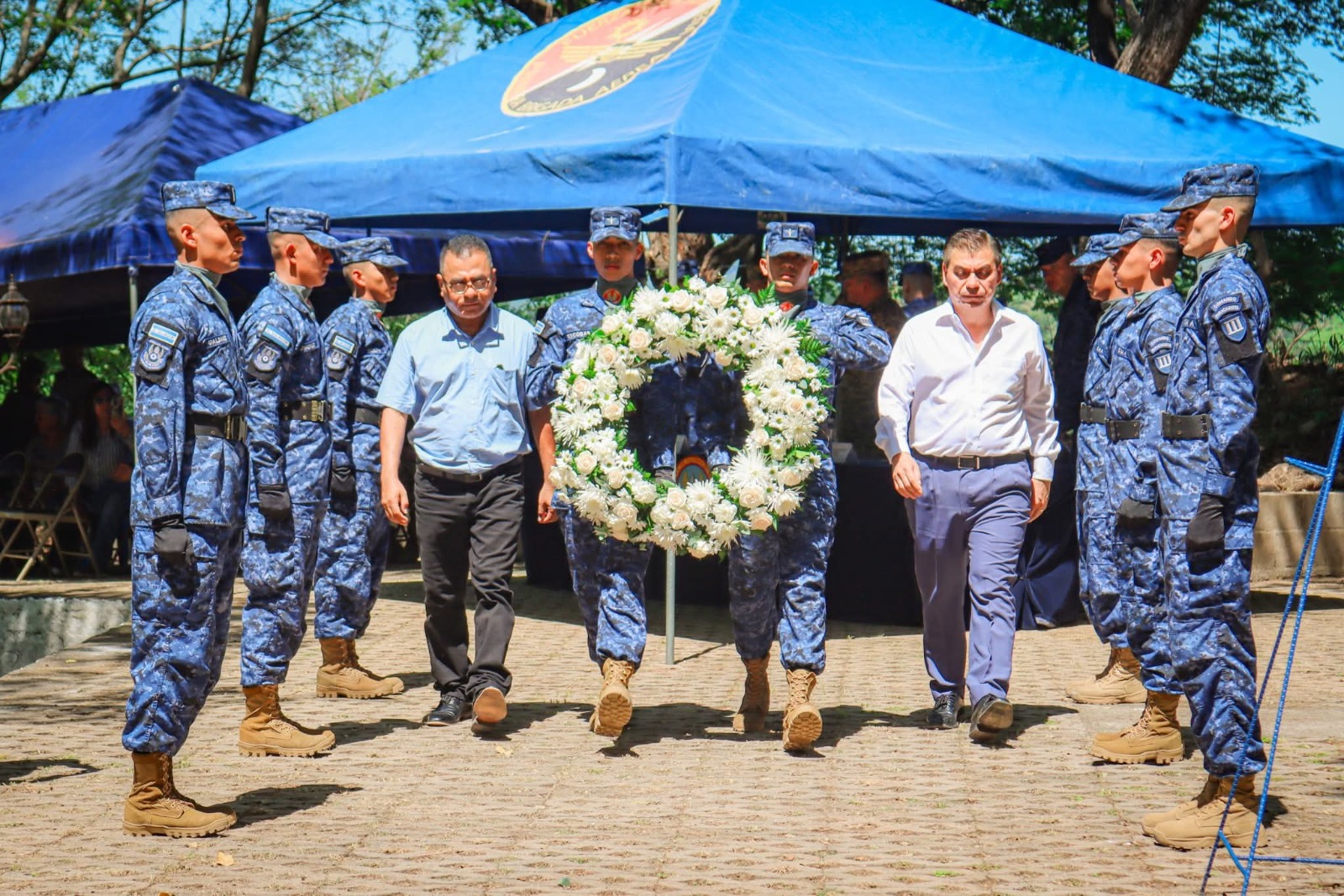 Rinden homenaje a capitán piloto aviador en La Unión
