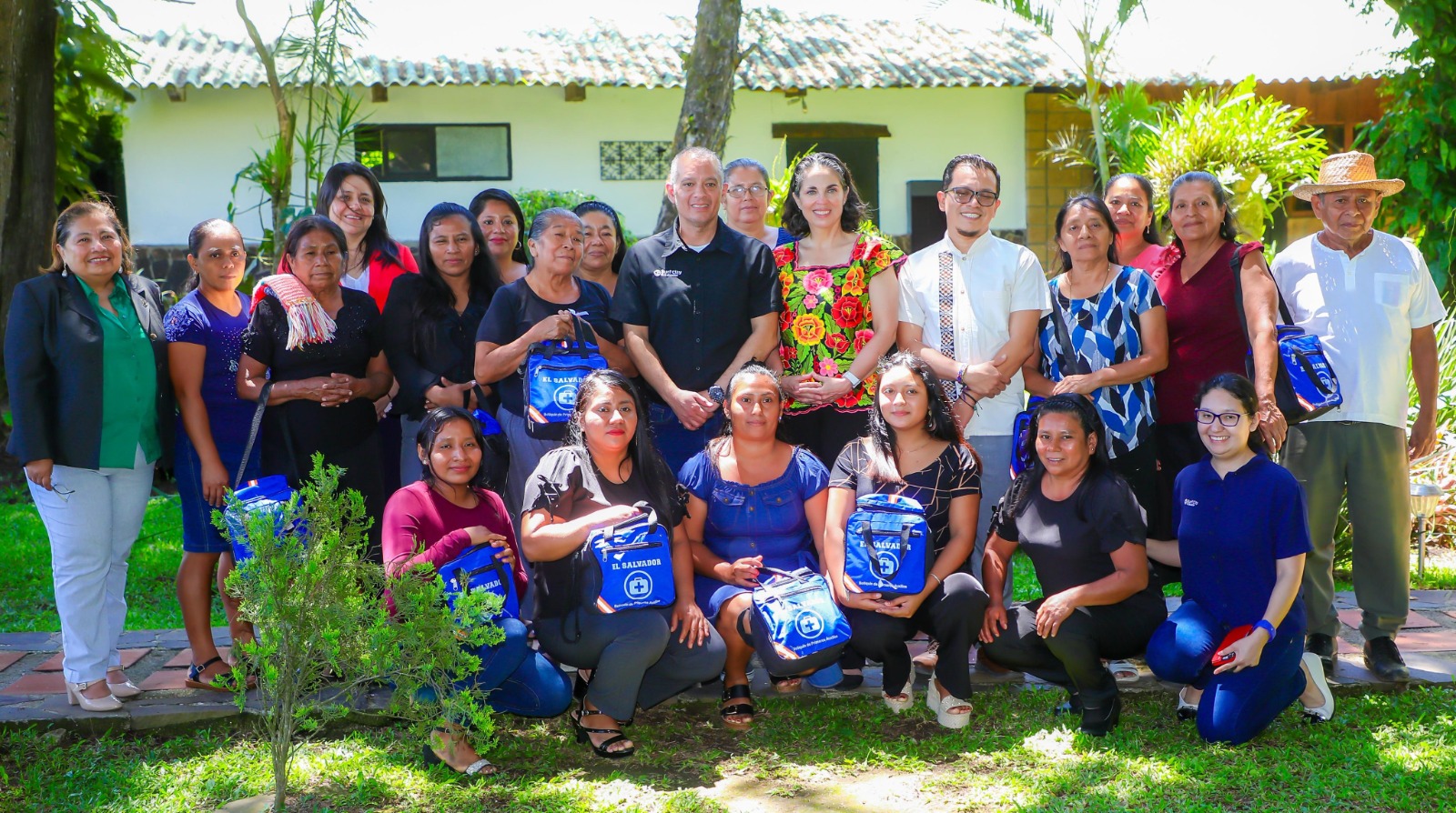 Capacitan a 17 mujeres indígenas en guías de sitio en Sonsonate