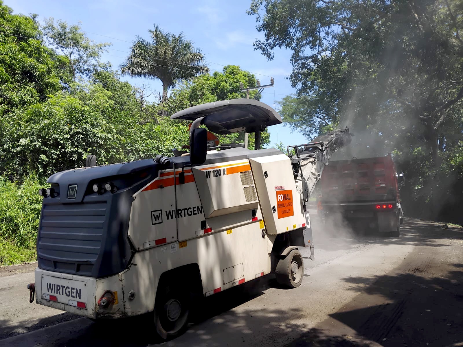 El Fovial repara carretera que conduce a Caluco, Sonsonate