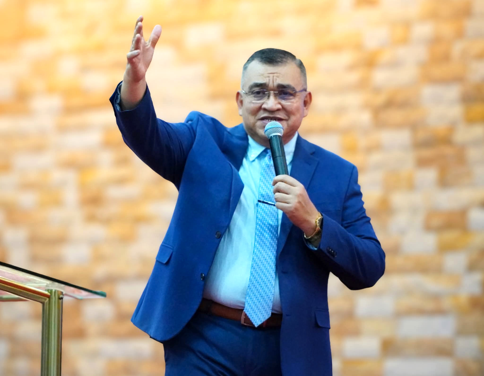 Líder religioso aprueba las medidas disciplinarias en los centros escolares