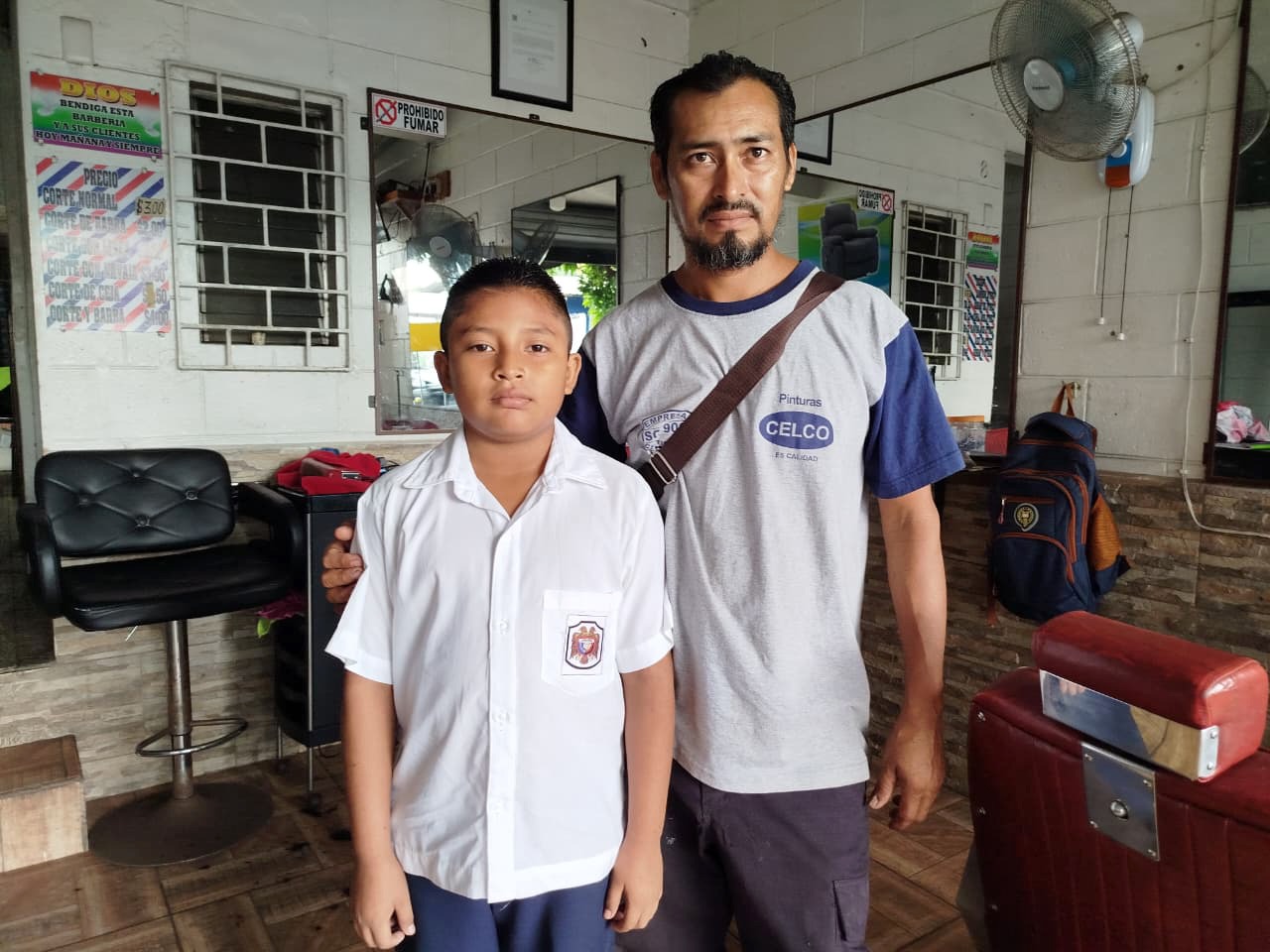 Llevó a su hijo a que se cortara el pelo y lo regresó a clase