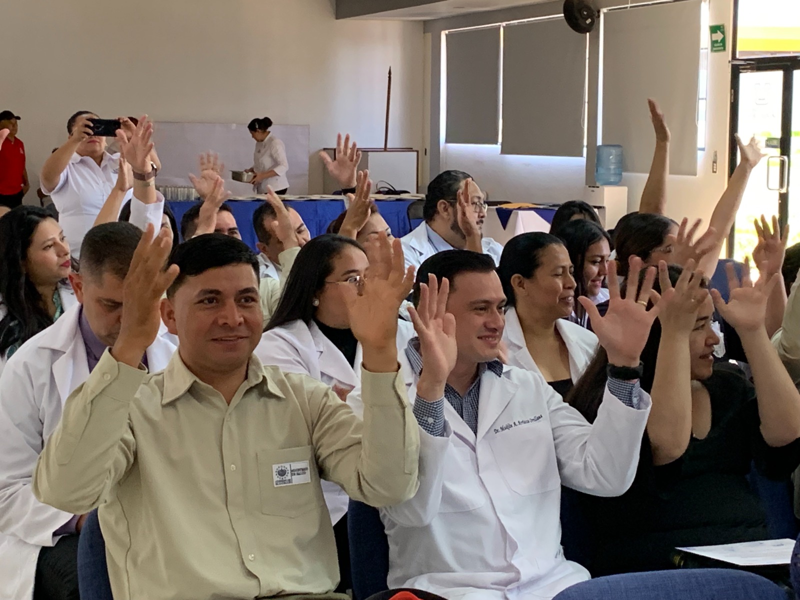 Empleados de salud son capacitados en lengua de señas en la zona oriental