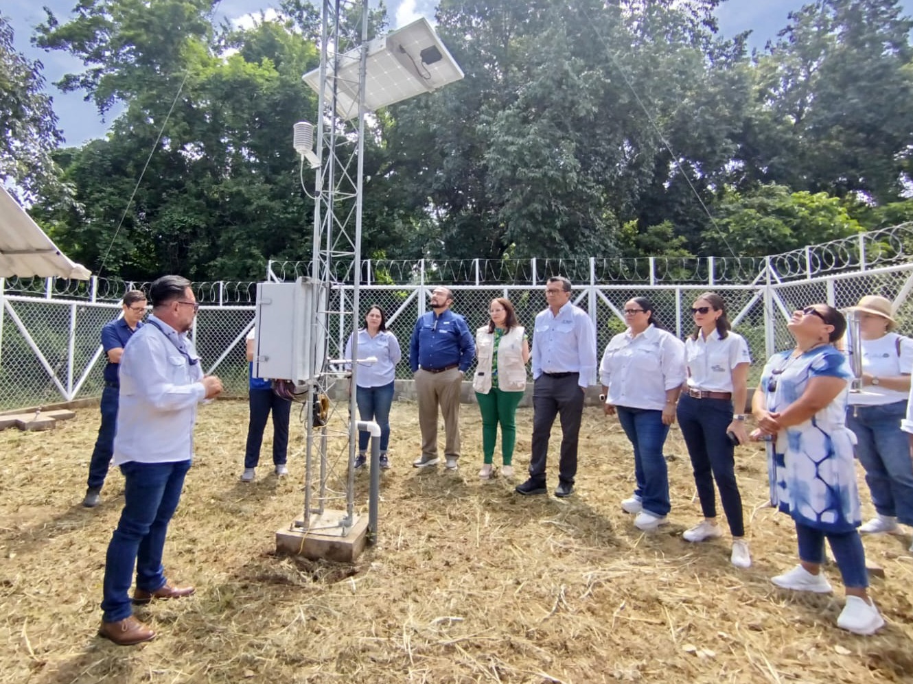 El Ministerio de Medio Ambiente instala estaciones hidrometeorológicas en Ahuachapán Sur