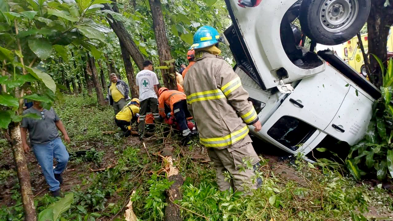Empleado del Consejo Superior de Salud Pública muere en un accidente de tránsito en Santa Ana