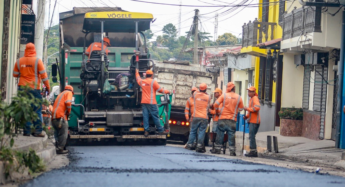 El Fondo de Conservación Vial repara las calles de Cojutepeque