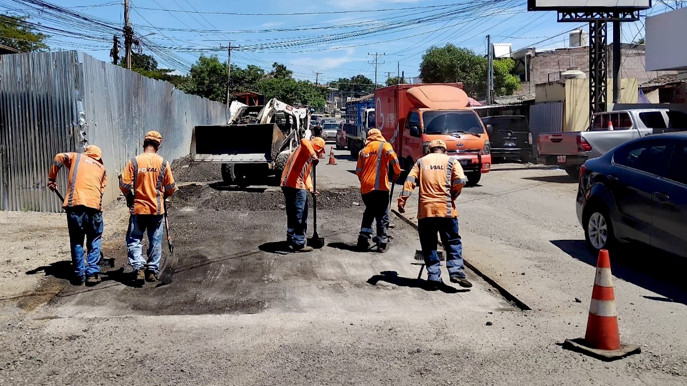 El Fondo de Conservación Vial repara la Ruta Militar, en Santa Rosa de Lima,  La Unión
