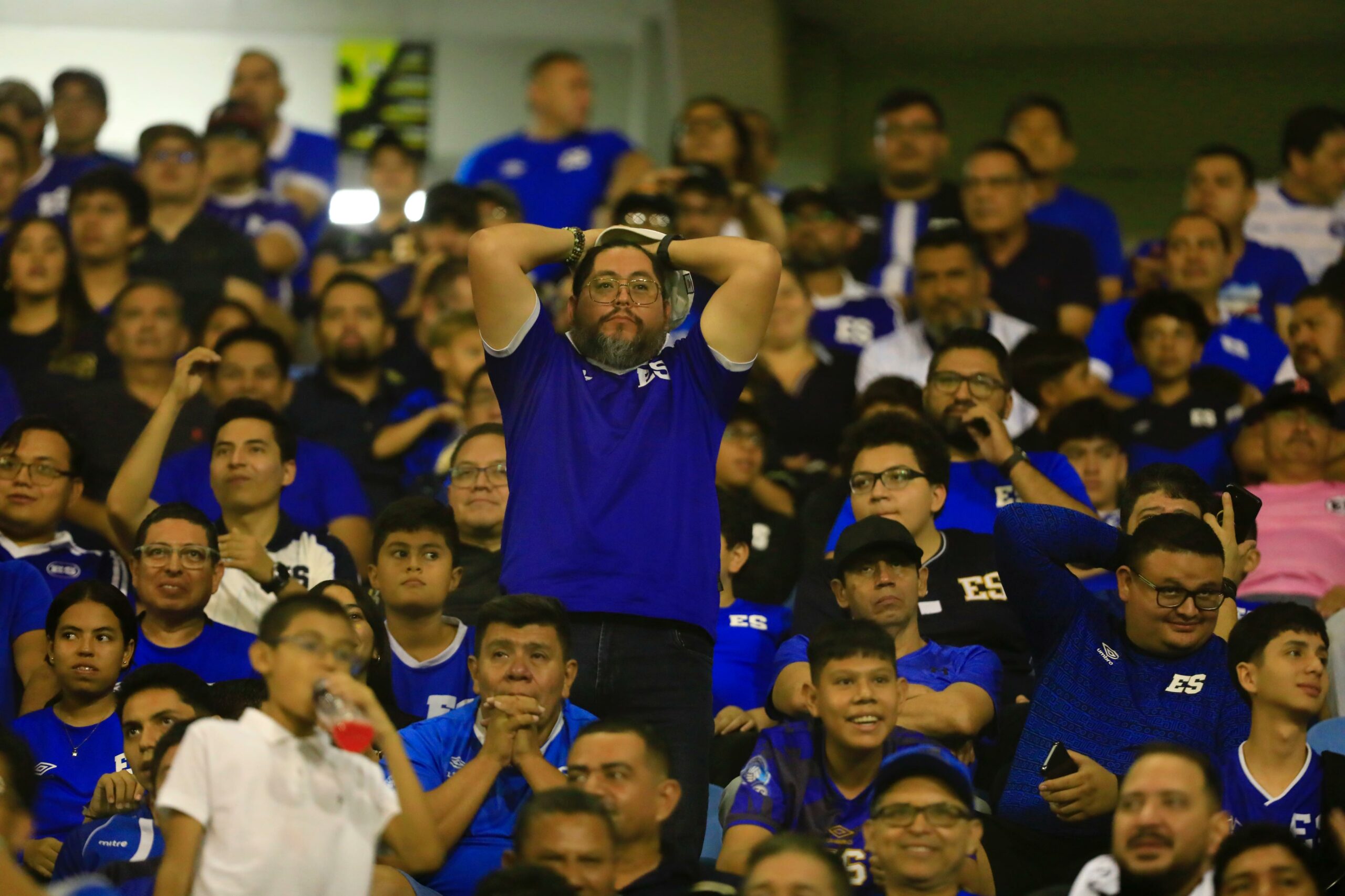 FIFA impone multa de $62,000 y reducción del aforo del Cuscatlán en el juego ante Panamá