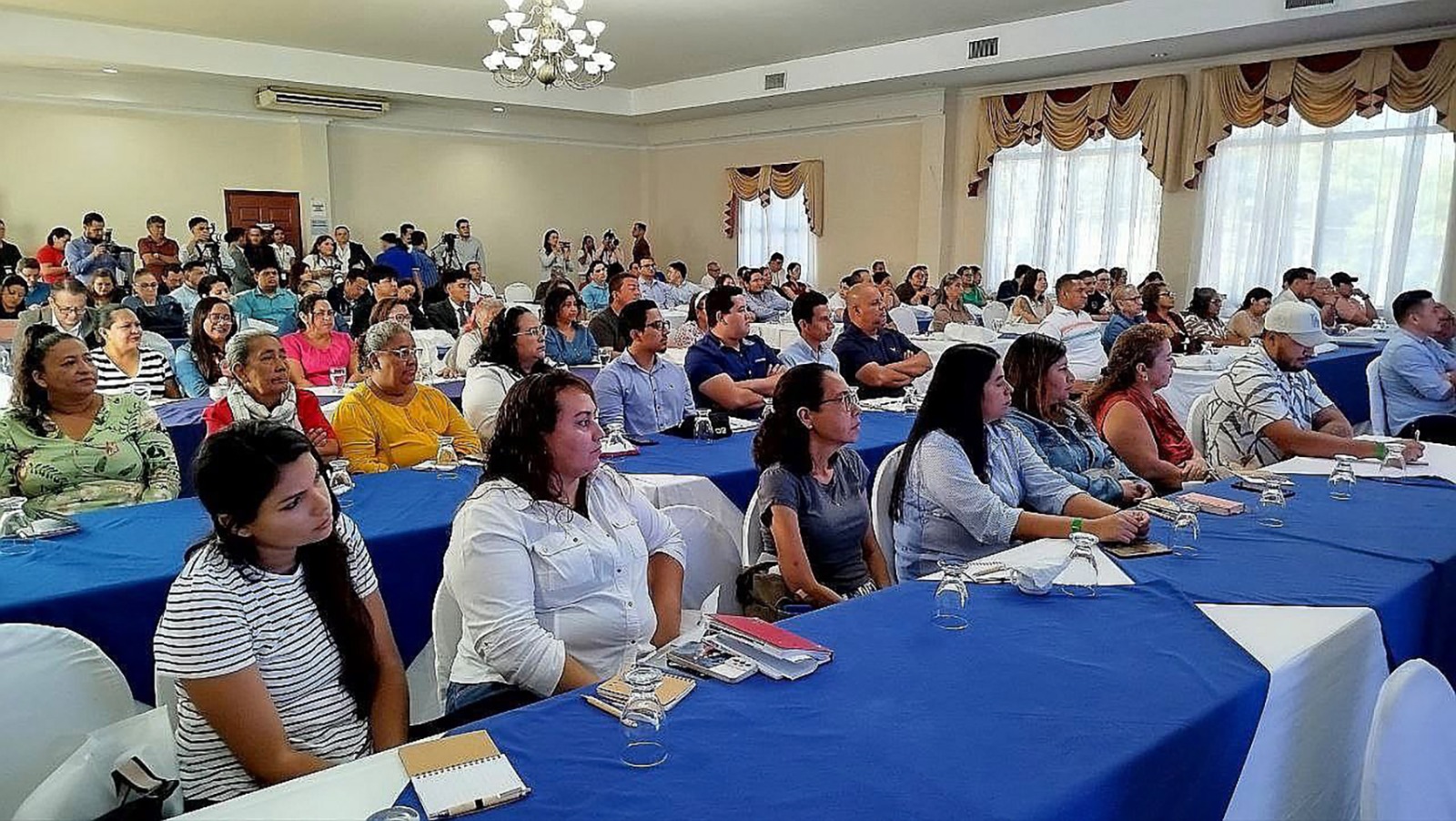 Mypes de la zona occidental obtienen herramientas para exportar