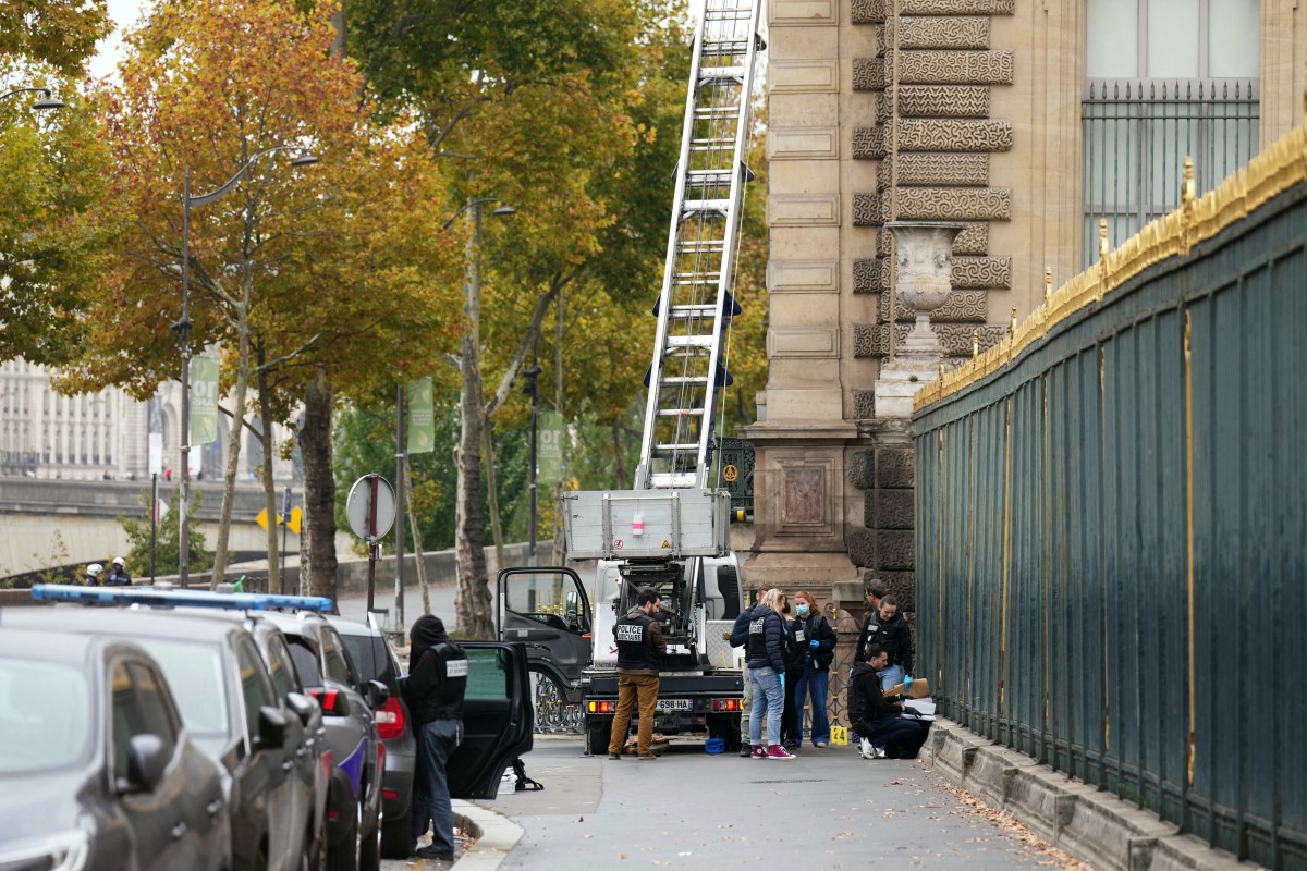 Detienen a otros dos hombres y dos mujeres por el robo en el Louvre