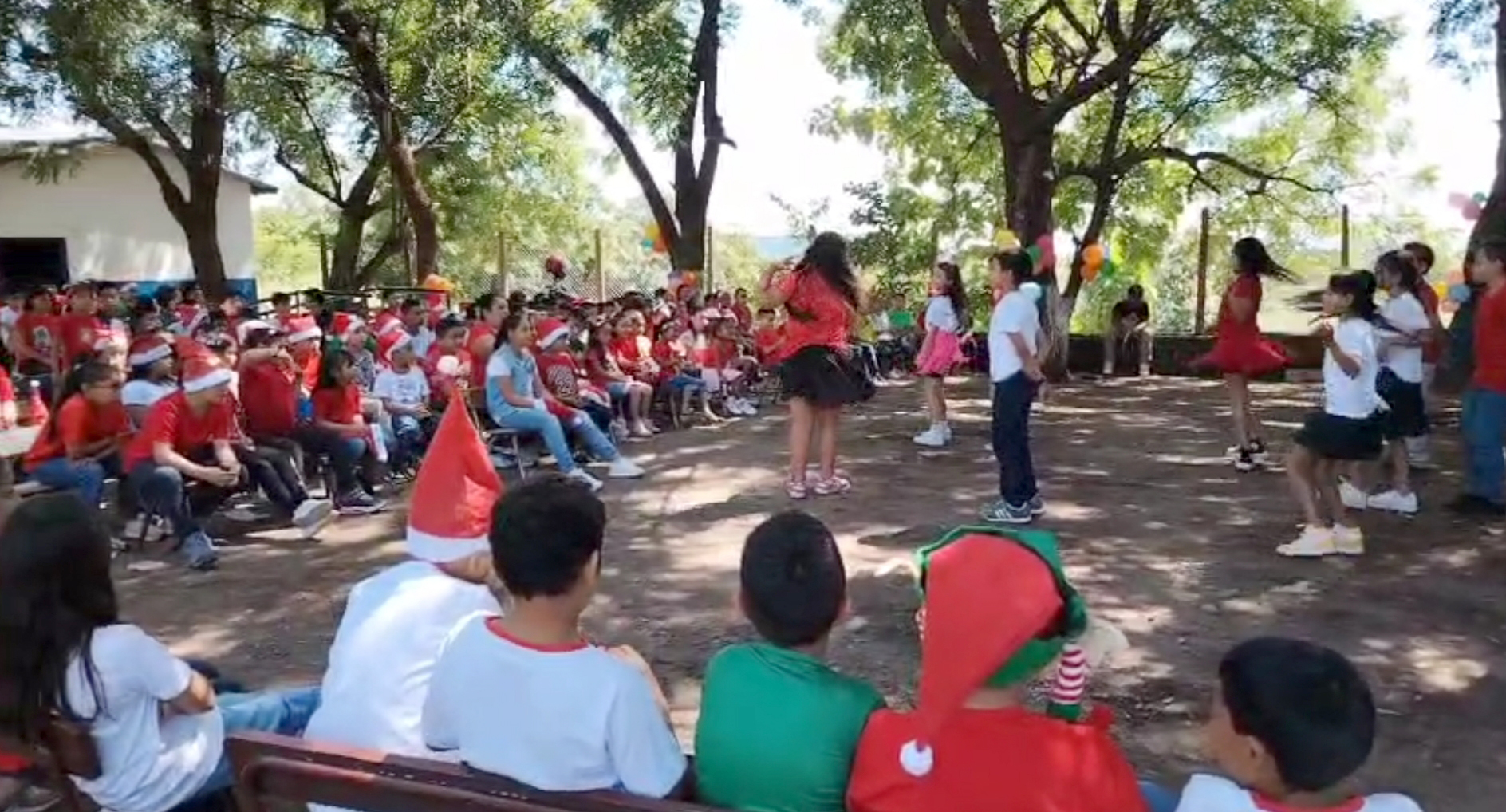 Celebran la Navidad en el centro escolar La Fragua, San Miguel
