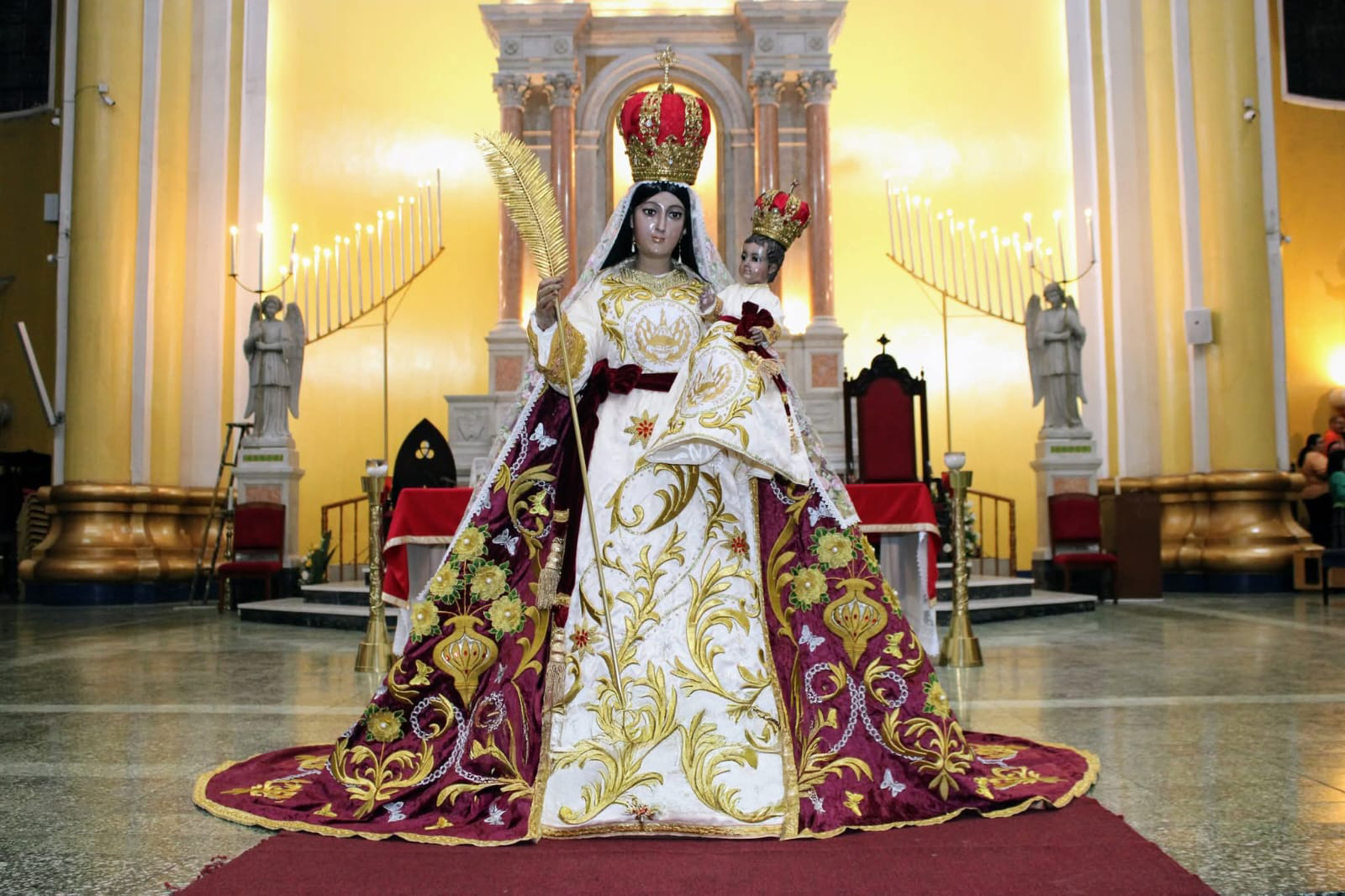 Los católicos mantienen vigente la devoción a la Reina de la Paz