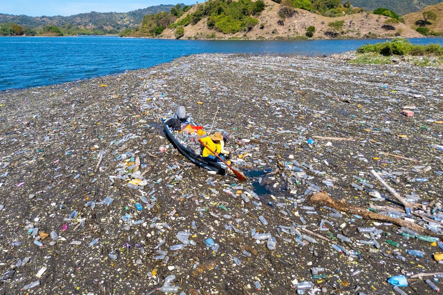 Extraen más desechos del lago Suchitlán