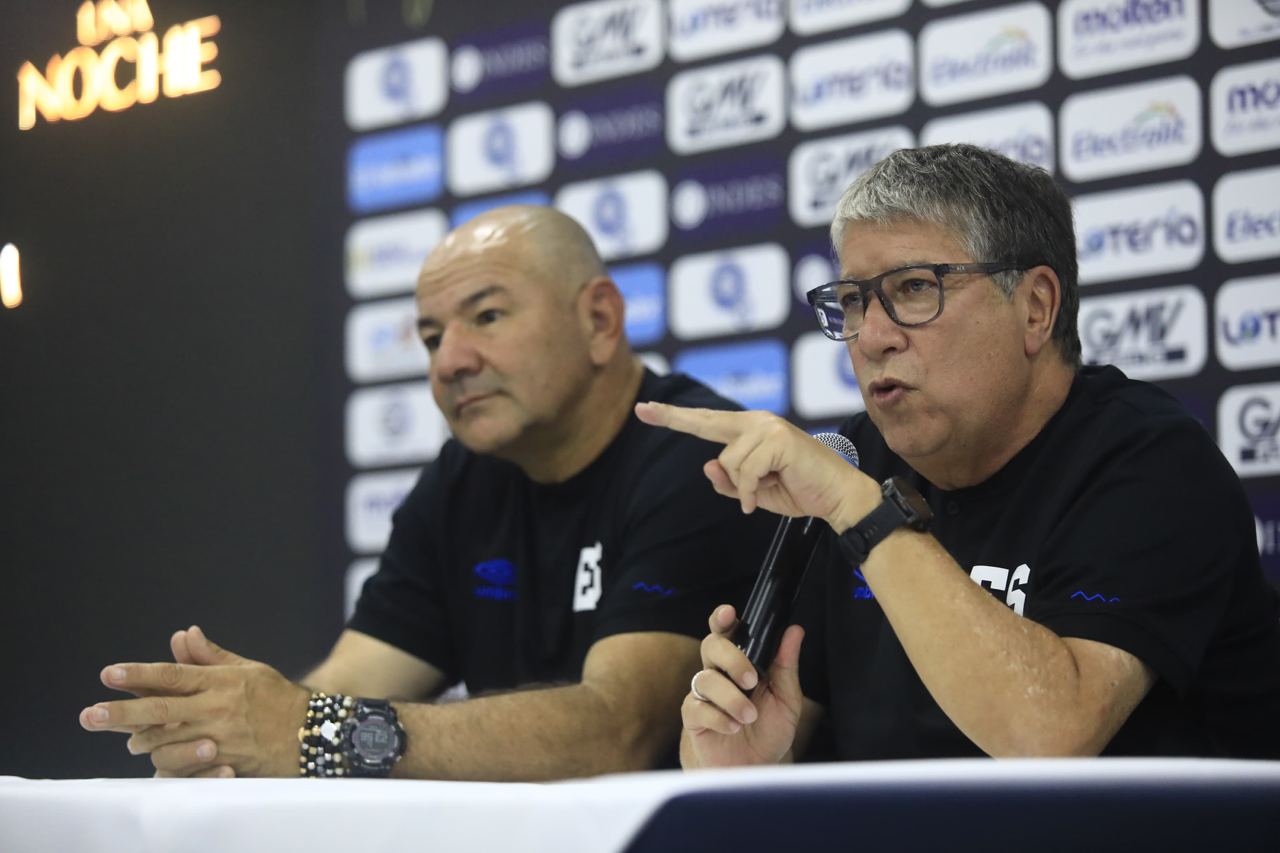 VIDEO: Tensión en Panamá entre aficionados salvadoreños, Bolillo Gómez y el gerente de la Selecta
