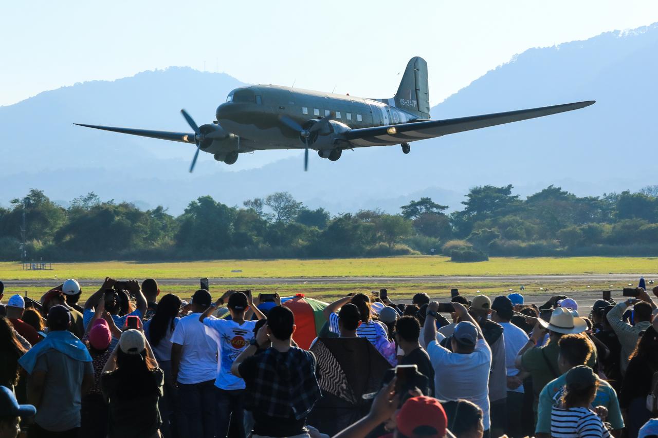 Acrobacias y giros al límite en el Show Aéreo Ilopango 2026