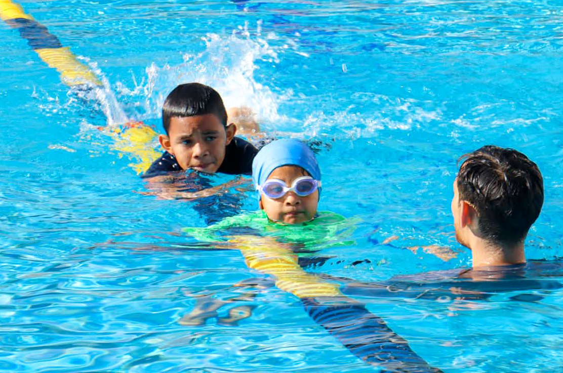 Habilitan una escuela de natación en nuevo complejo deportivo en el Congo