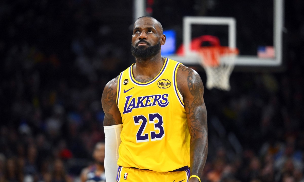Los Lakers quieren «darle tiempo» a LeBron para decidir su futuro