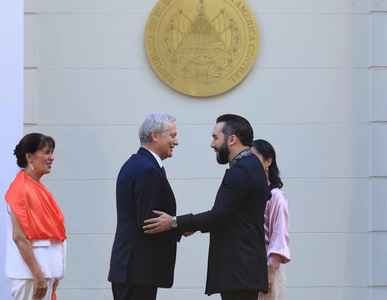 El Salvador comparte con presidente electo de Chile experiencia en seguridad