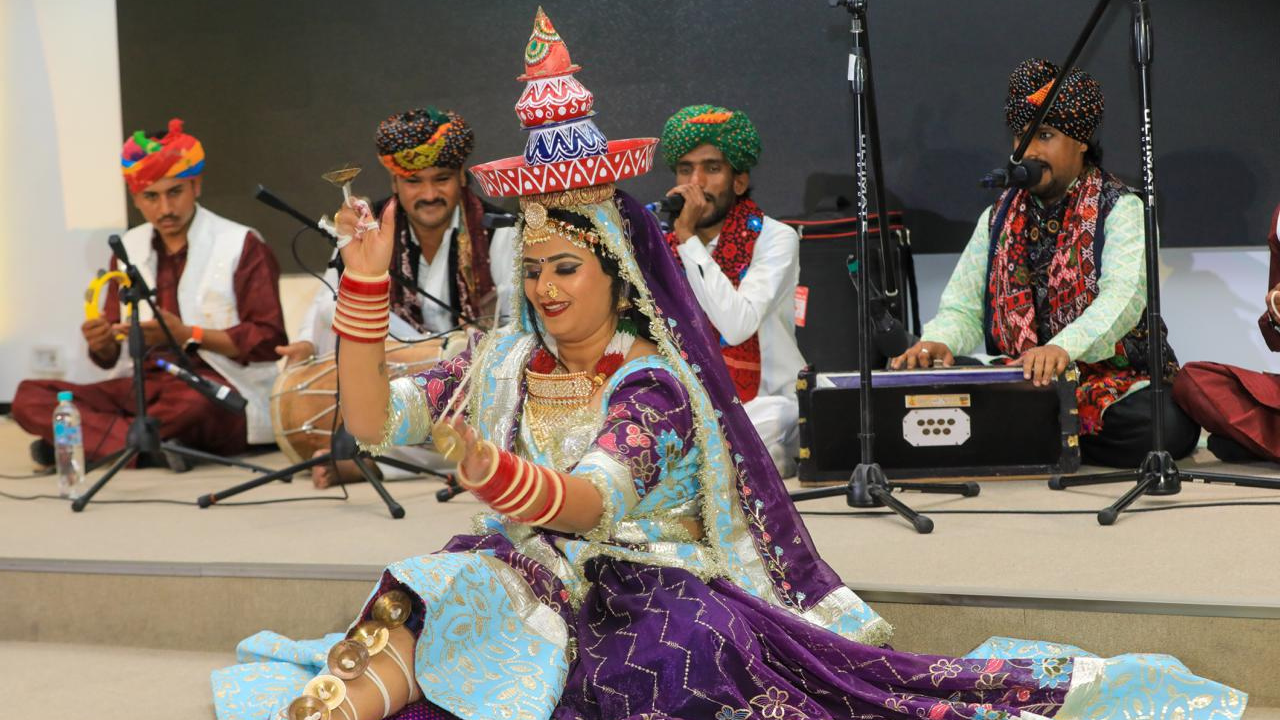 India presenta su danza cultural en la BINAES