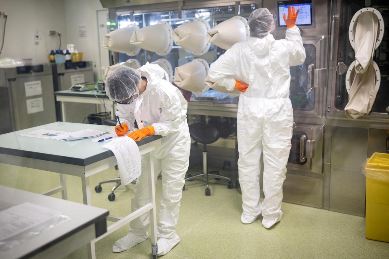Instan a las mujeres y a los hombres a autoexaminarse para prevenir el cáncer