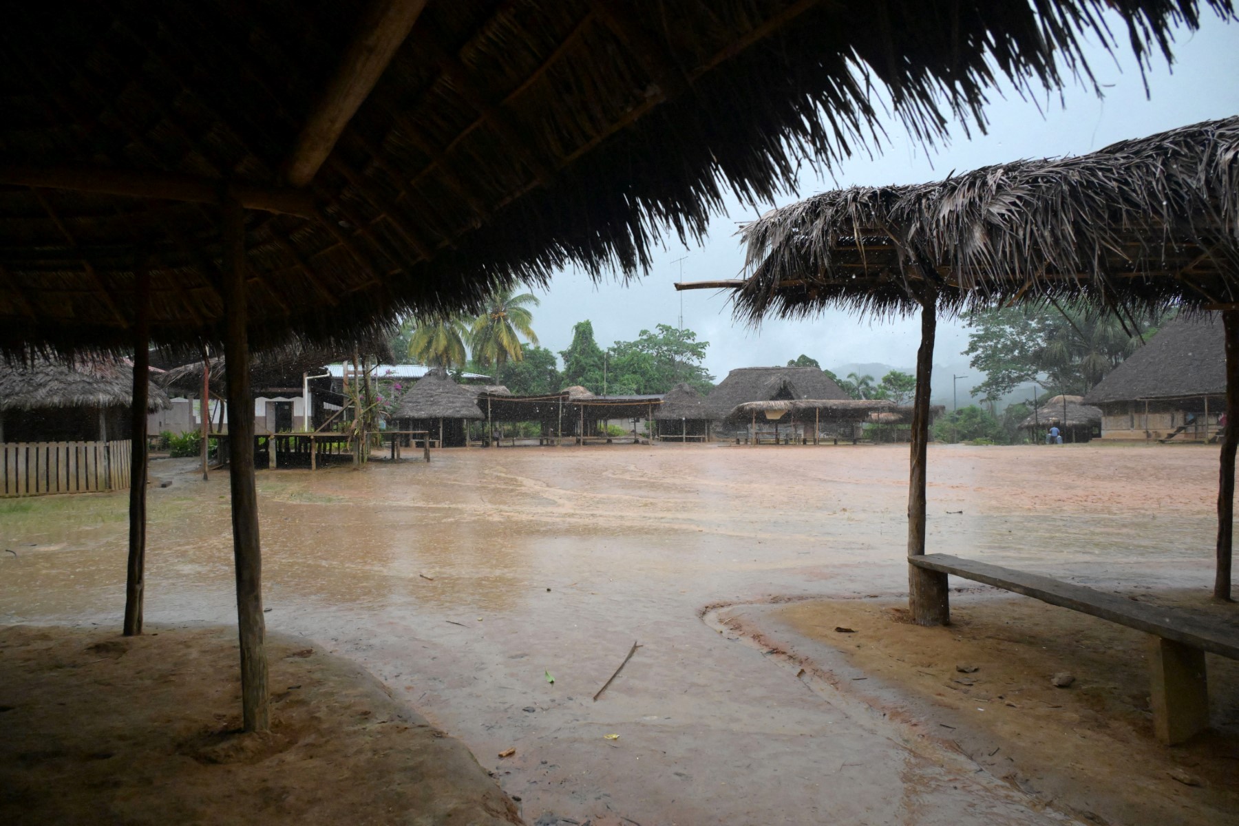 Ecuador declara alertas naranja y amarilla en 23 provincias por temporada invernal