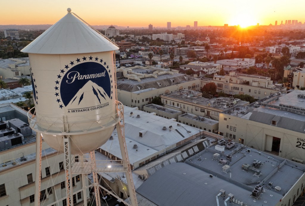 Warner abre discusiones con Paramount sobre su oferta de adquisición