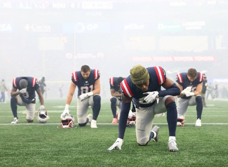 FOXBOROUGH, MASSACHUSETTS - JANUARY 18: Jaylinn Hawkins #21 of the New England Patriots takes a moment on the field with teammates before the AFC Divisional Playoff game against the Houston Texans at Gillette Stadium on January 18, 2026 in Foxborough, Massachusetts.   Elsa/Getty Images/AFP (Photo by ELSA / GETTY IMAGES NORTH AMERICA / Getty Images via AFP)