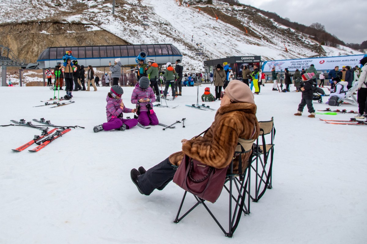 Lejos de los Alpes, los italianos del sur también se apasionan con la nieve