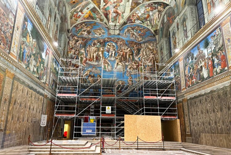 This handout picture released on February 1, 2026 by the Musei Vaticani shows the scaffoldings inside the Sistine Chapel before restoration works. Three decades after its last restoration, a deep cleaning has begun of Michelangelo's "The Last Judgement", the Italian master's spectacular fresco in the Sistine Chapel, the Vatican said on February 2, 2026. (Photo by Handout / MUSEI VATICANI / AFP) / RESTRICTED TO EDITORIAL USE - MANDATORY CREDIT "AFP PHOTO / MUSEI VATICANI " - HANDOUT - NO MARKETING NO ADVERTISING CAMPAIGNS - DISTRIBUTED AS A SERVICE TO CLIENTS