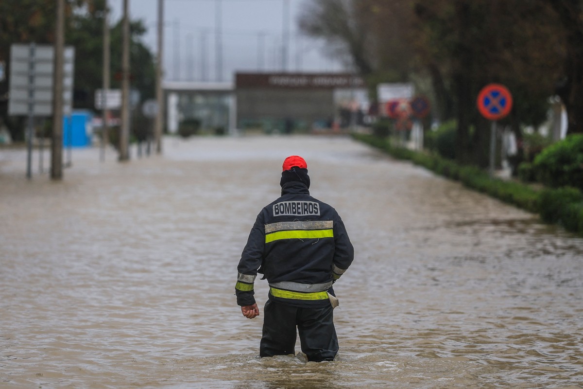 Desalojos, trenes cancelados y carreteras cortadas en España por lluvias «extraordinarias»