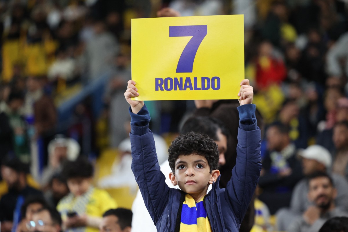 Aficionados del Al-Nassr muestran su apoyo al ausente Cristiano Ronaldo