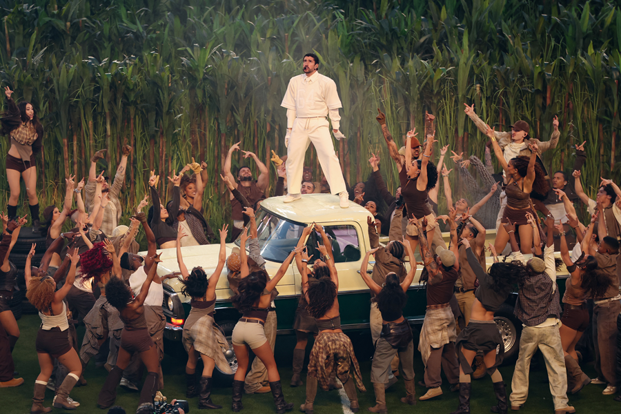 La industria musical aplaude el orgullo latino de Bad Bunny