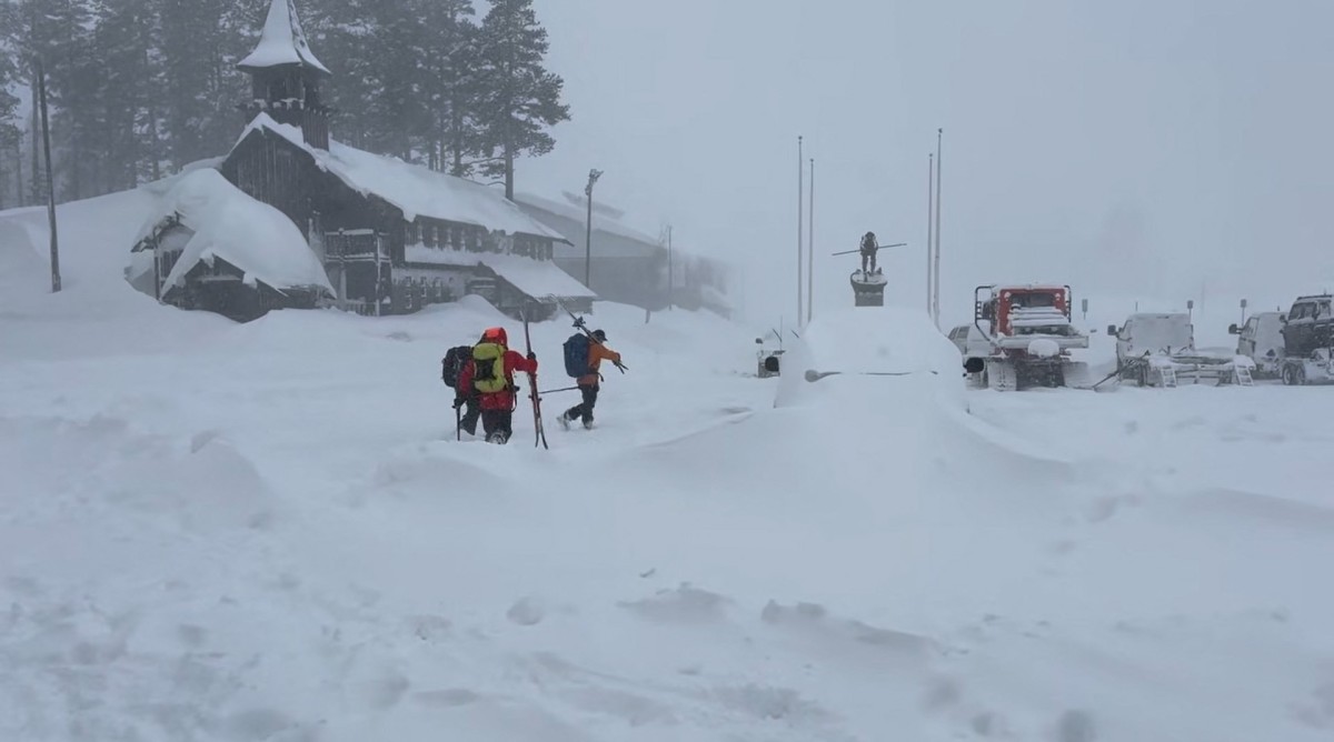 Clima extremo retrasa recuperación de restos de víctimas de avalancha en California