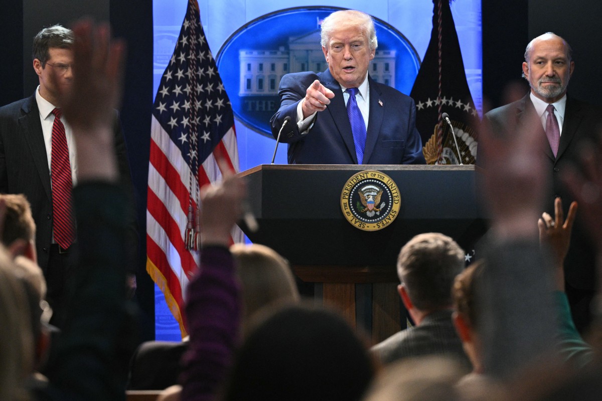 Trump firma orden para imponer un 10 % de arancel global adicional