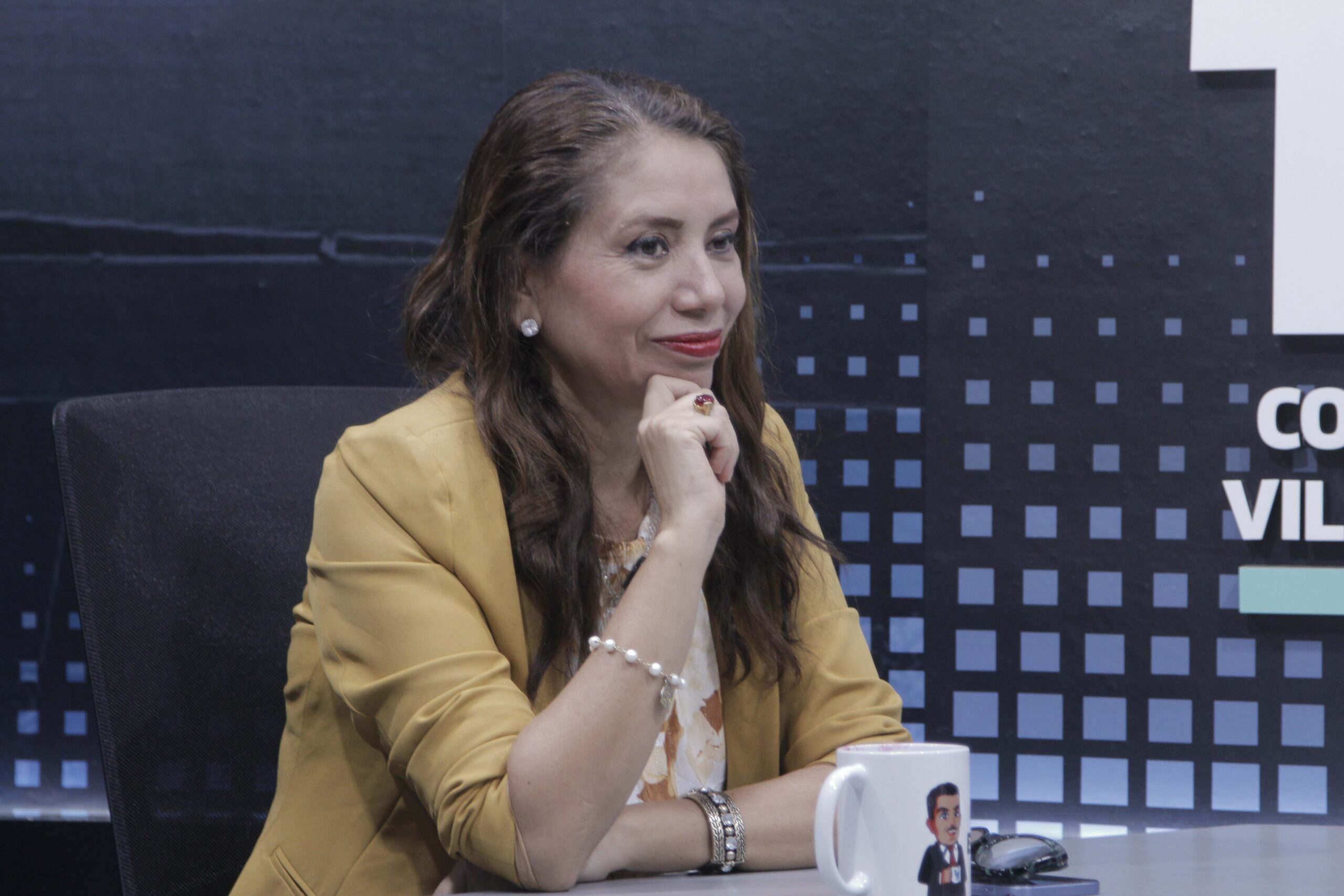 Apoyan a Bukele los ignorantes, afirma analista