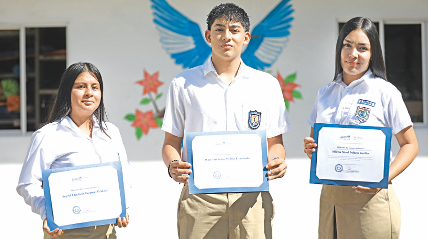 «Cada esfuerzo y sacrificio tiene su recompensa»: estudiantes de Cuscatlán