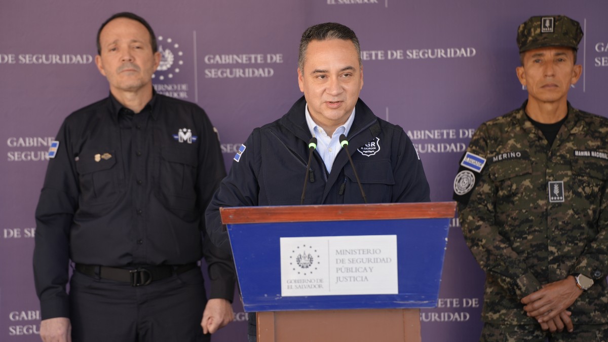 Fiscal General denuncia «resoluciones idiotas y alejadas de la realidad»