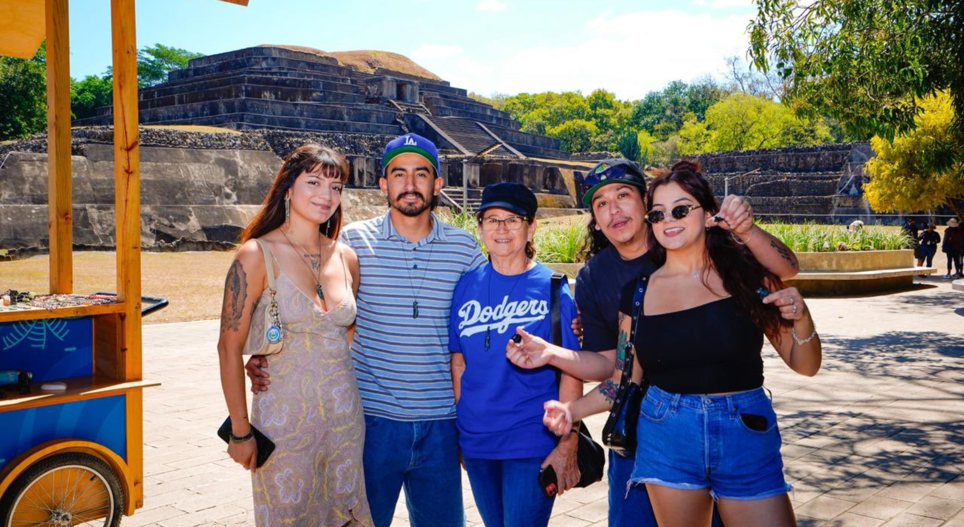 Más de 500 salvadoreños de todas las edades visitan cada día los espacios culturales