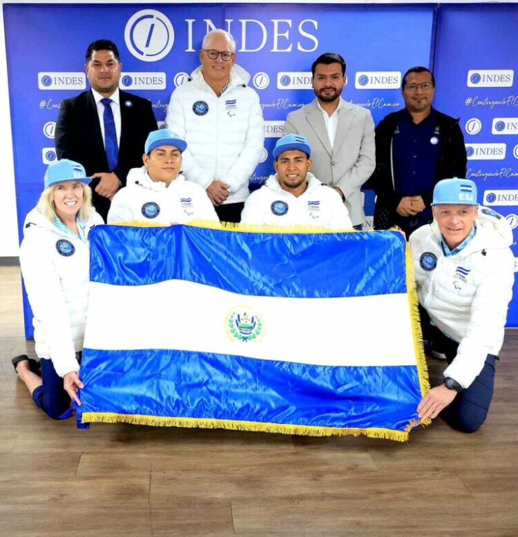 David Chávez recibió el pabellón nacional y está listo para viajar a los Juegos Paralímpicos de Invierno Milano-Cortina 2026. Fotos/ Indes
