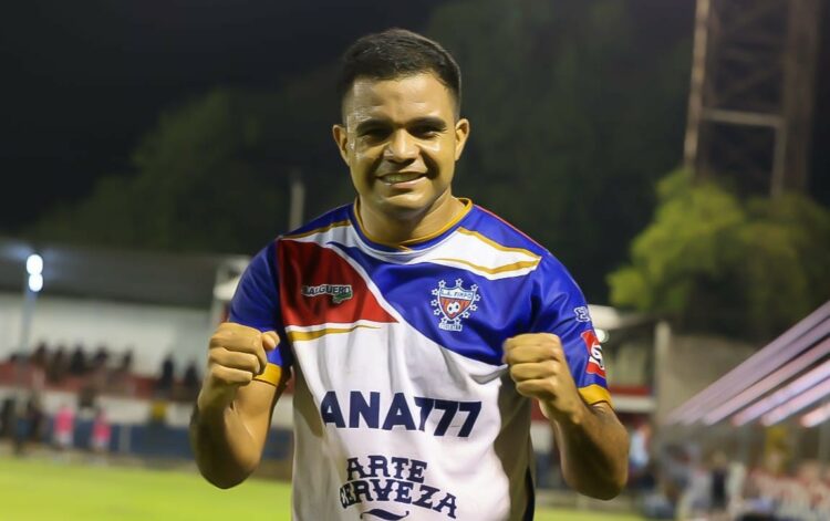 Marcelo Ferreira anotó el segundo gol de los toros, para vencer al Hércules. 
Foto Carlos Portillo