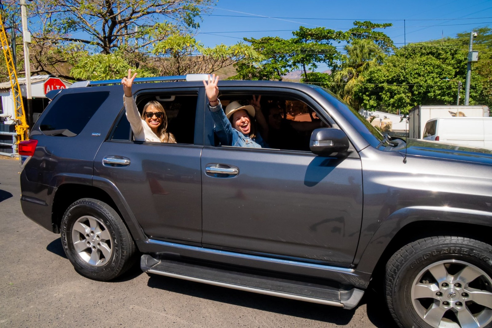 El Salvador da bienvenida a turistas que llegan a conciertos de Shakira