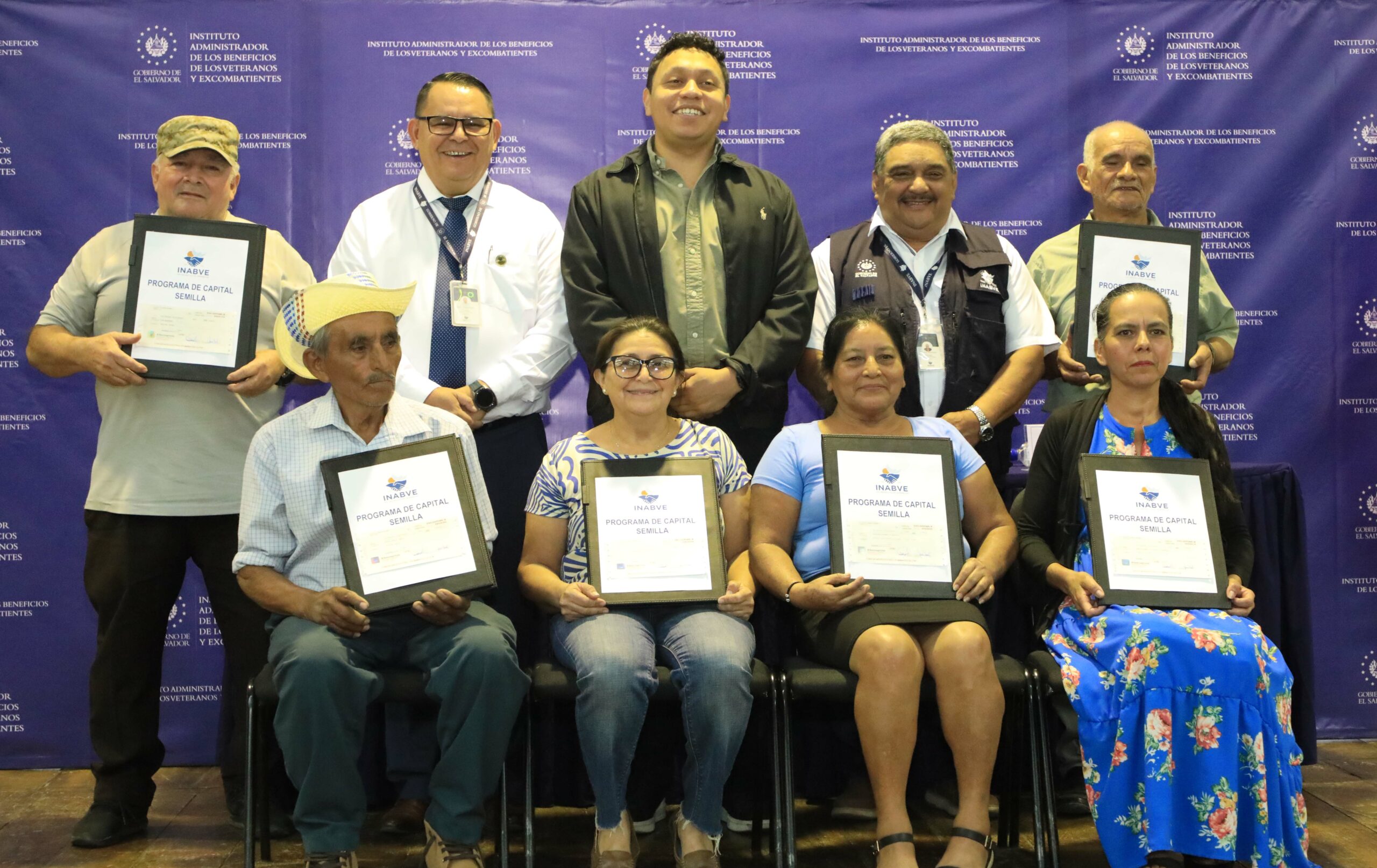 Gobierno entrega fondos a veteranos