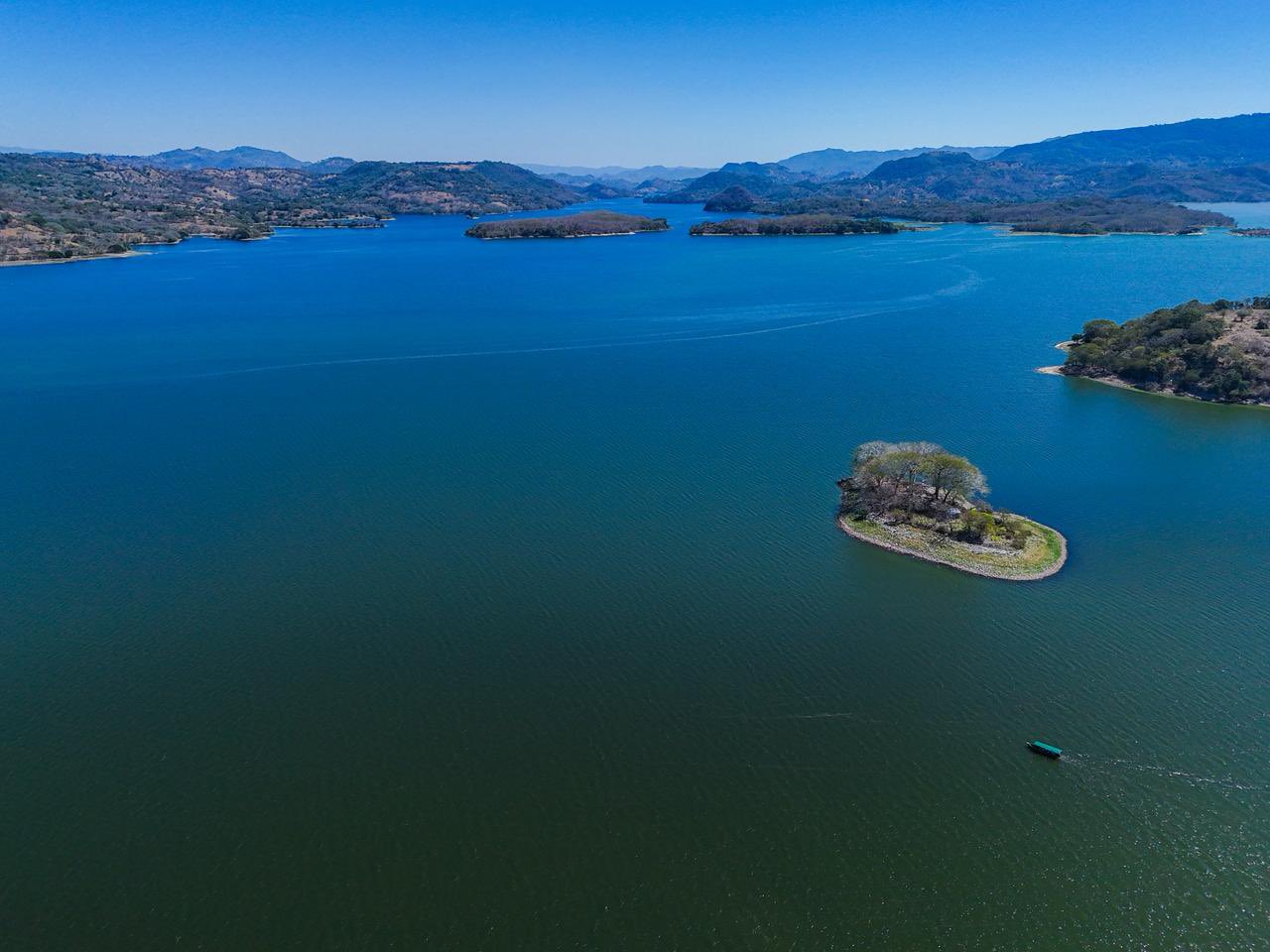 Retiraron más de 230 toneladas de basura del lago Suchitlán