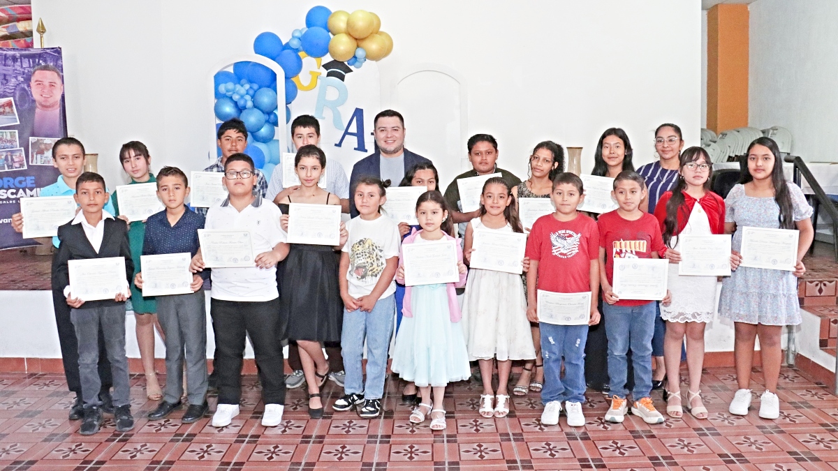 La Libertad Norte entrega diplomas a 100 jóvenes que participaron en talleres