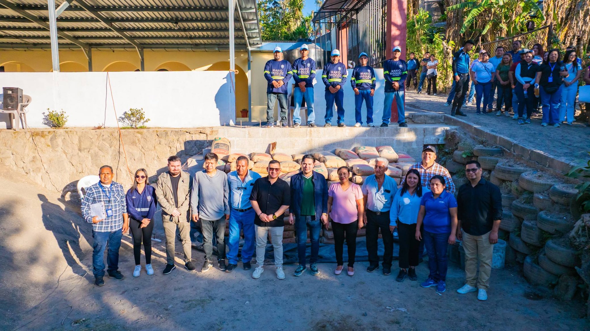 Entregan materiales para proyectos en Panchimalco