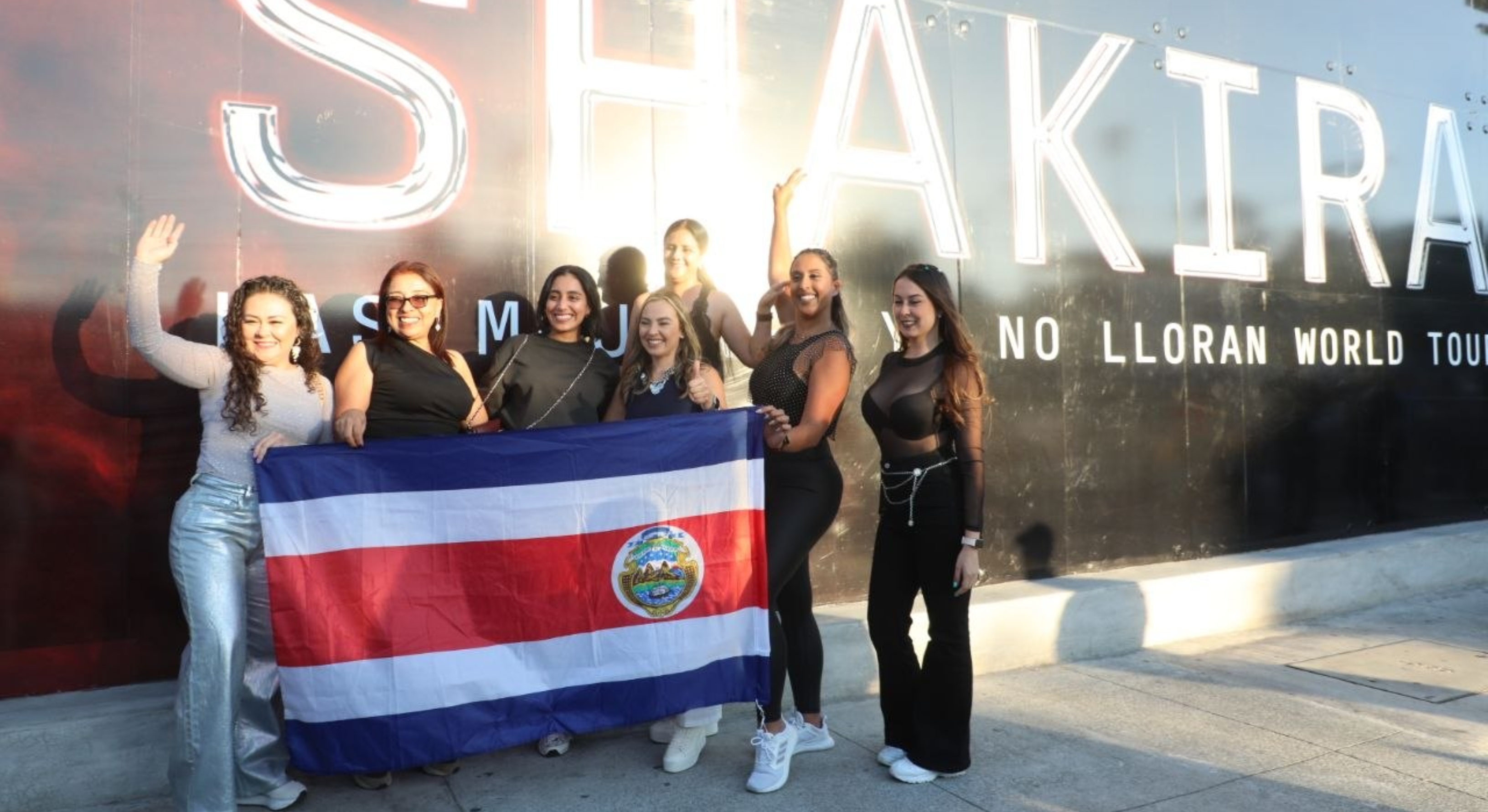 FOTOS | Extranjeros y salvadoreños juntos para el segundo concierto de Shakira