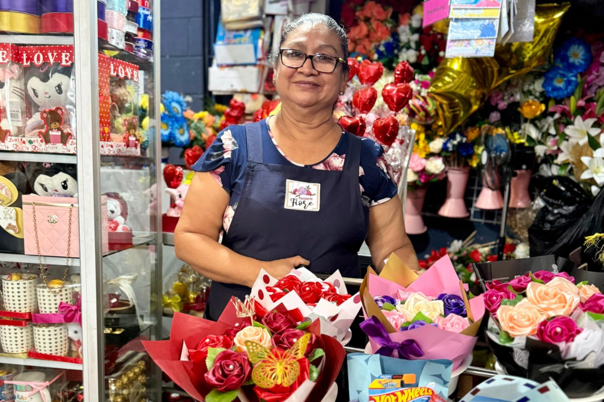 Amor para todos los bolsillos: qué regalar este 14 de febrero en los mercados capitalinos